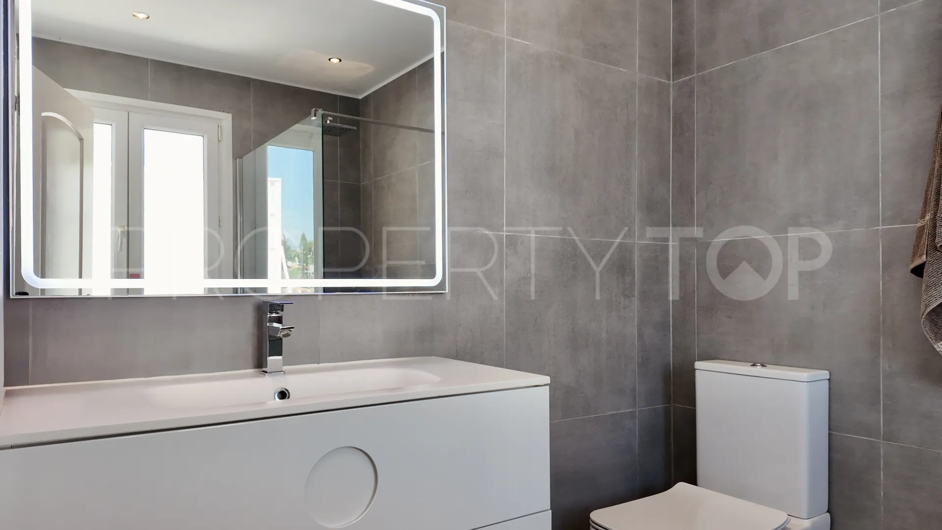 Villa en venta en Nueva Andalucia