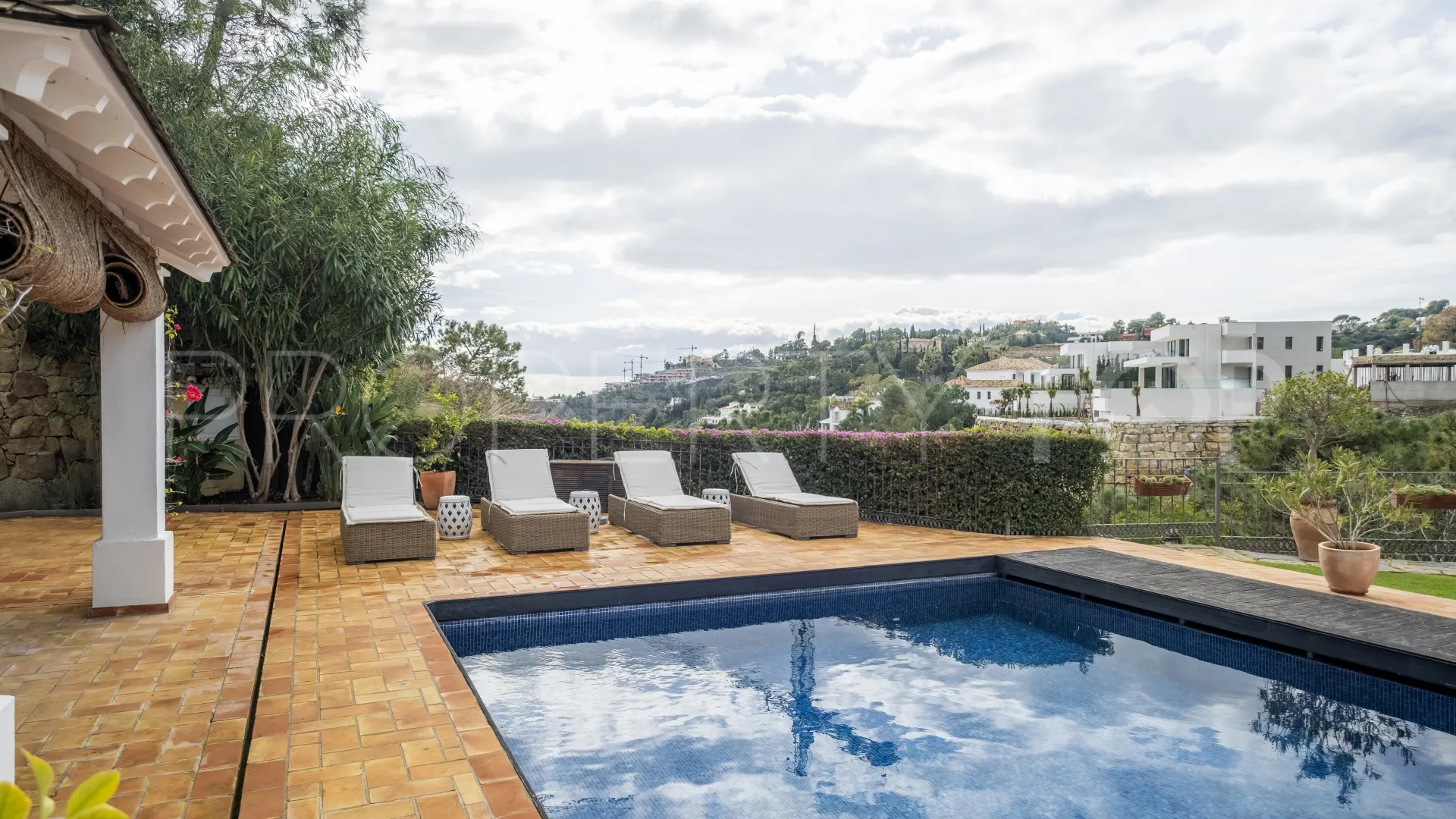 Se vende villa en El Madroñal de 6 dormitorios