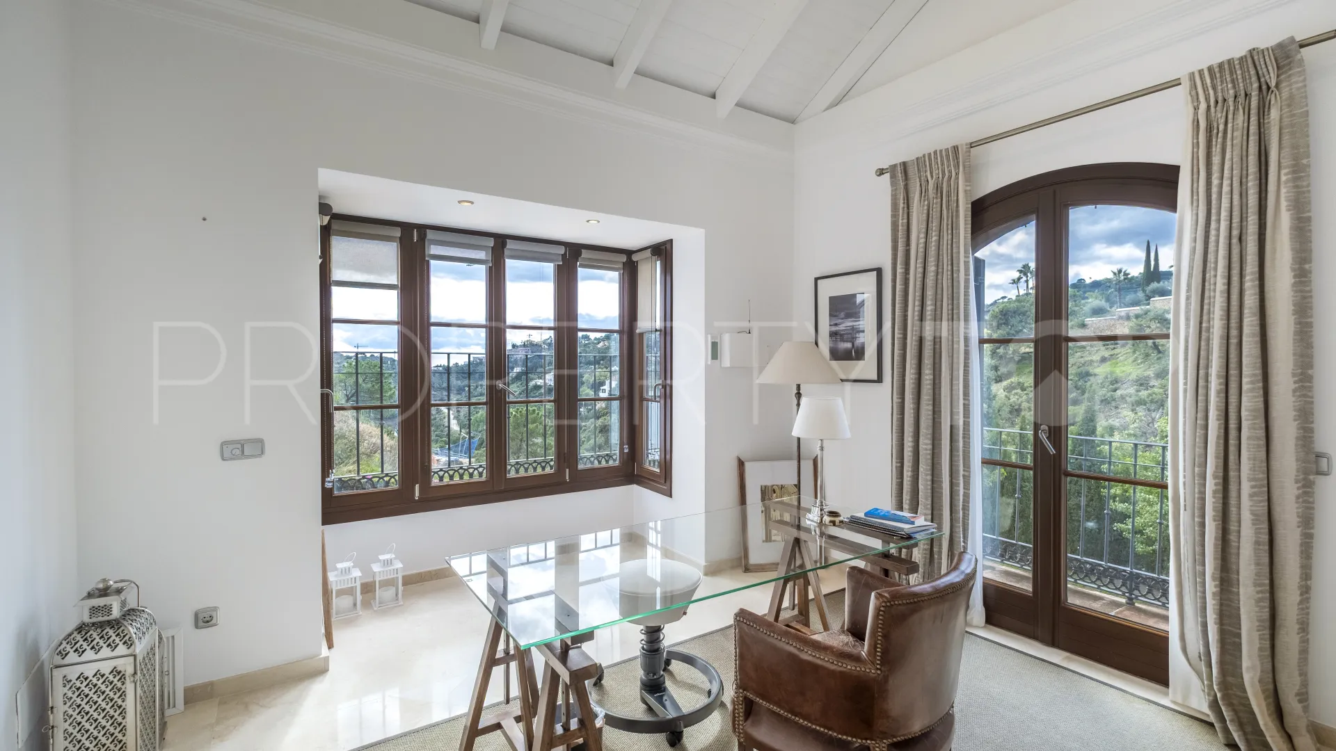 Se vende villa en El Madroñal de 6 dormitorios