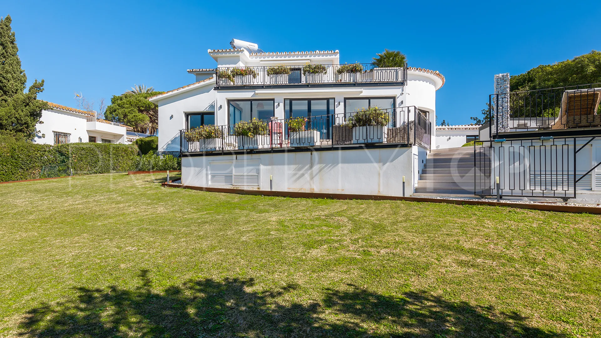 Comprar villa en Guadalmina Alta