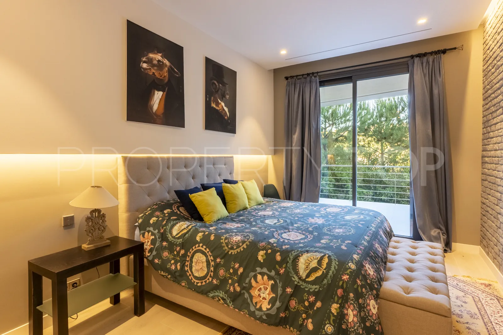 Se vende villa en La Reserva de Alcuzcuz con 12 dormitorios