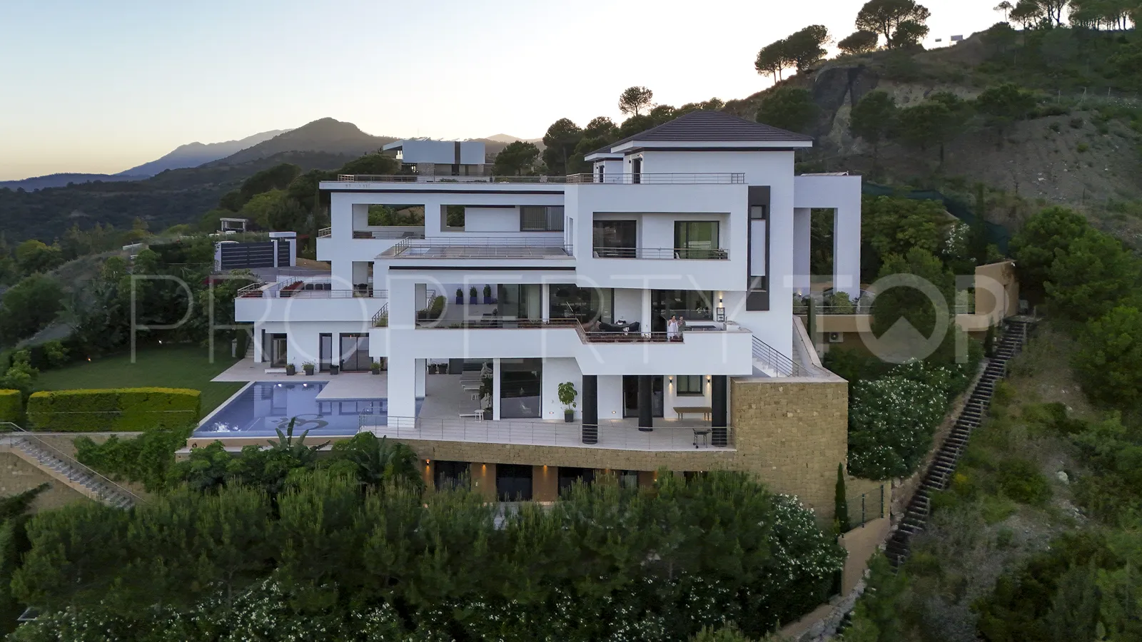 Se vende villa en La Reserva de Alcuzcuz con 12 dormitorios
