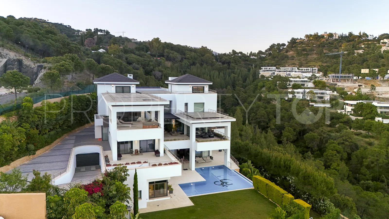 Se vende villa en La Reserva de Alcuzcuz con 12 dormitorios