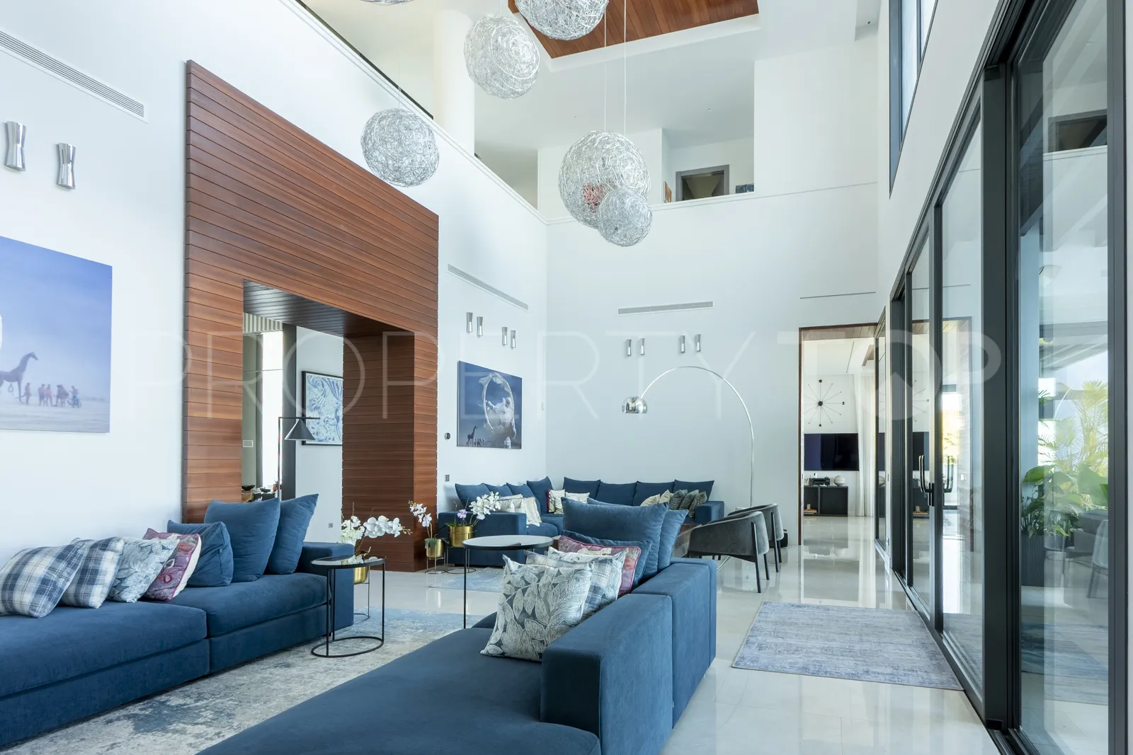 Se vende villa en La Reserva de Alcuzcuz con 12 dormitorios