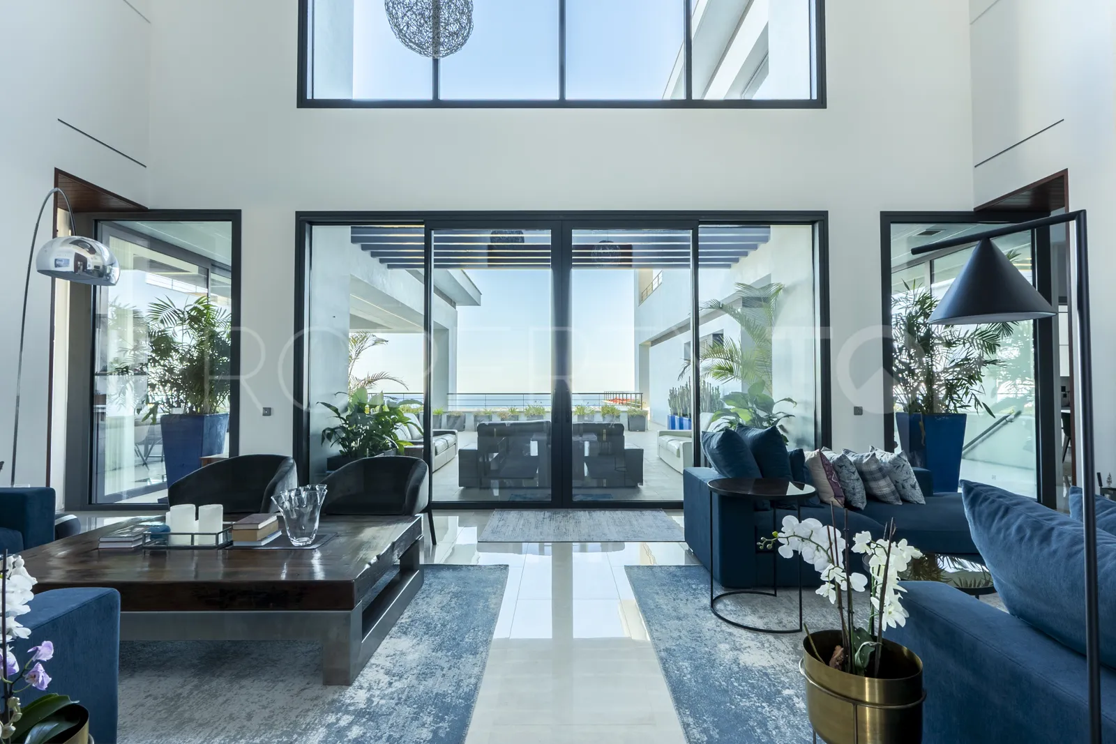 Se vende villa en La Reserva de Alcuzcuz con 12 dormitorios