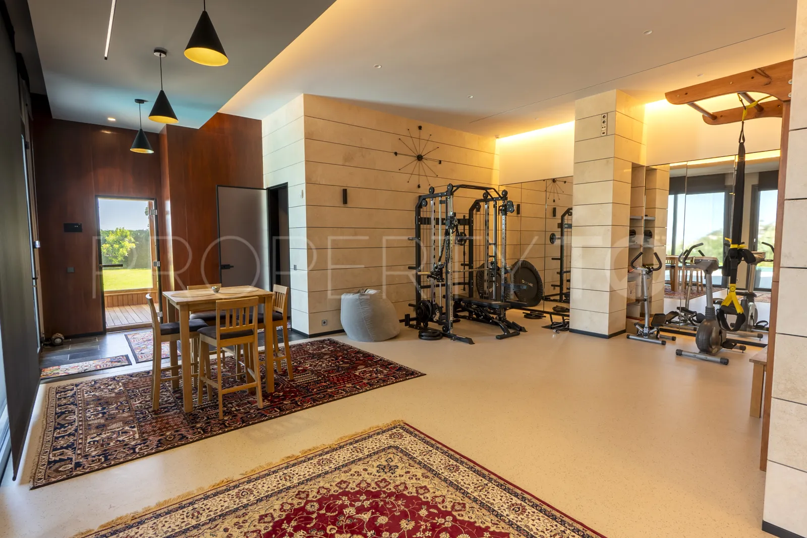 Se vende villa en La Reserva de Alcuzcuz con 12 dormitorios