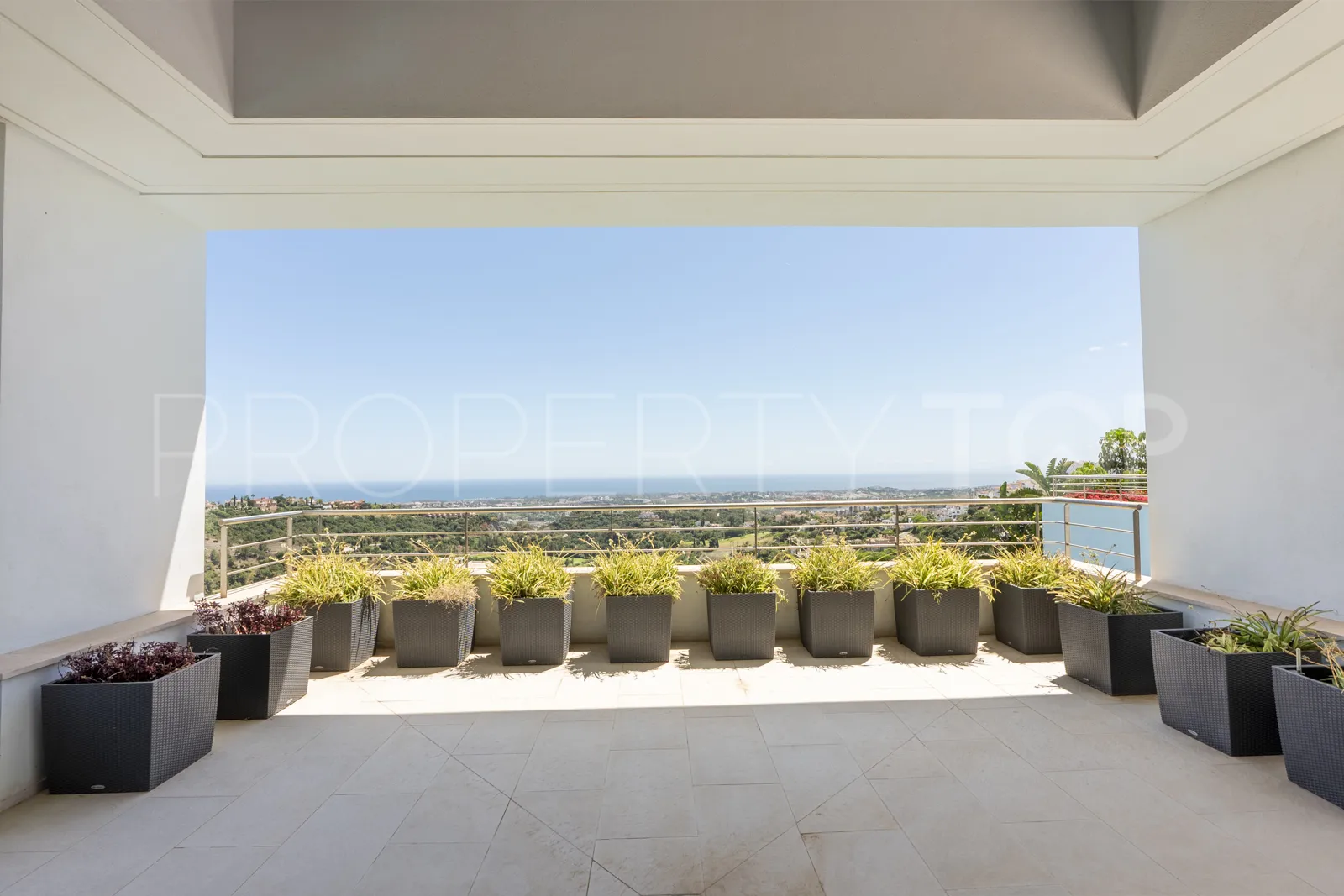 Se vende villa en La Reserva de Alcuzcuz con 12 dormitorios