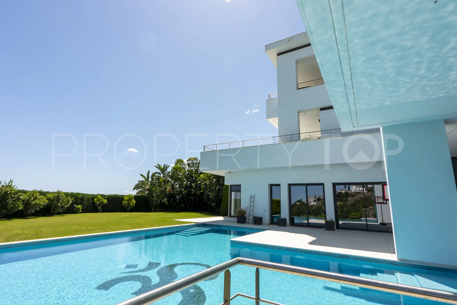 Se vende villa en La Reserva de Alcuzcuz con 12 dormitorios