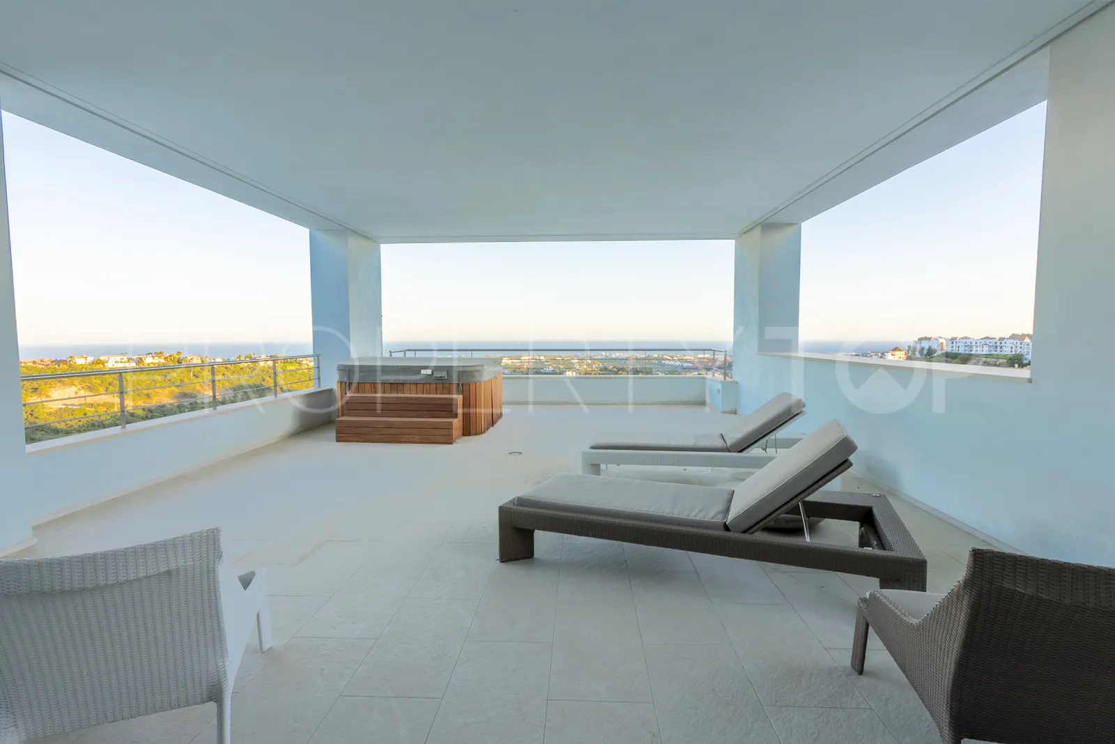 Se vende villa en La Reserva de Alcuzcuz con 12 dormitorios