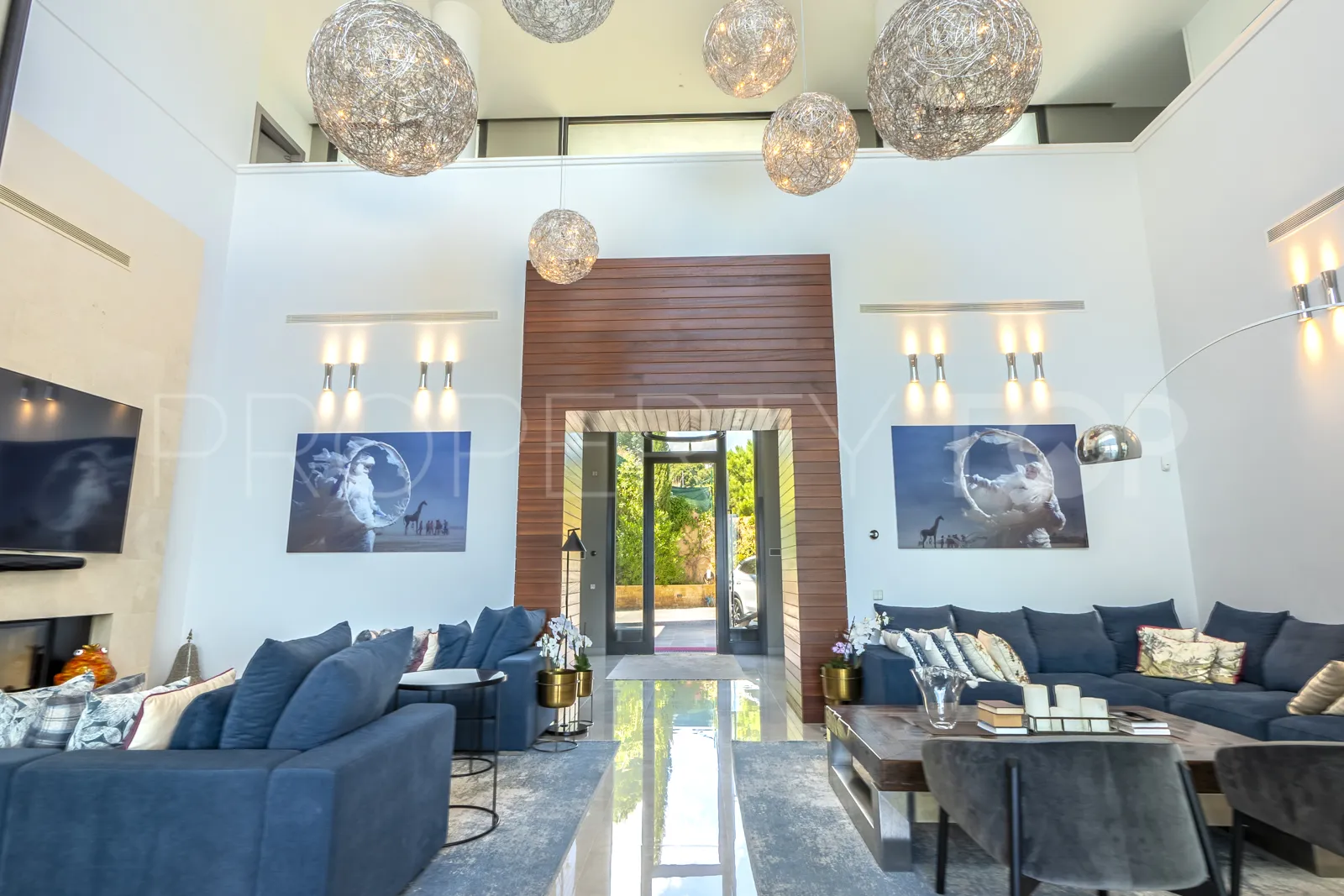 Se vende villa en La Reserva de Alcuzcuz con 12 dormitorios
