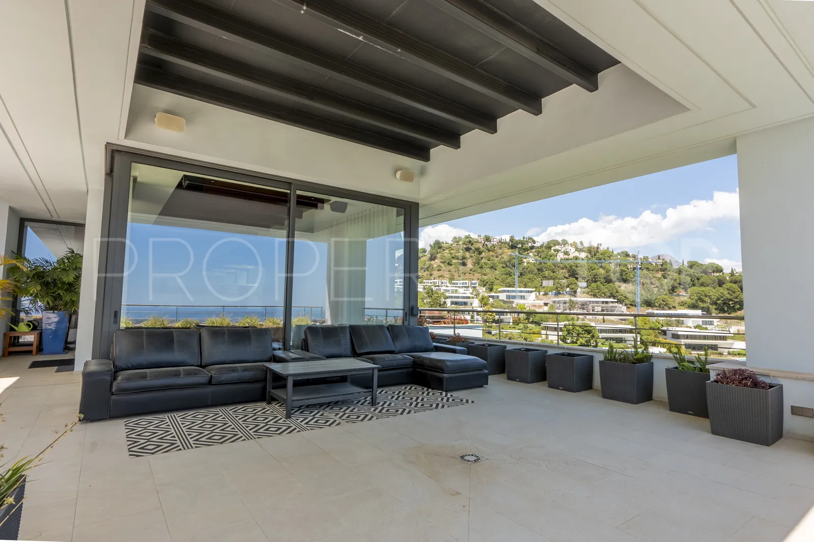 Se vende villa en La Reserva de Alcuzcuz con 12 dormitorios