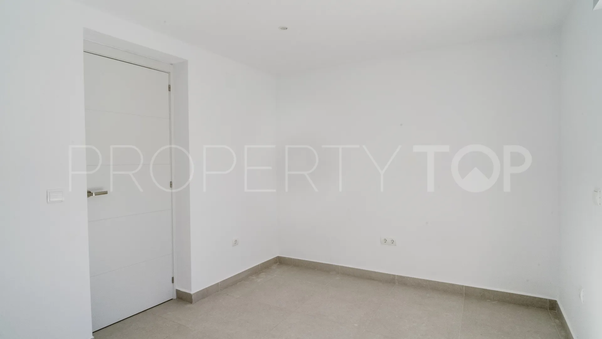 For sale town house in Coin Centro