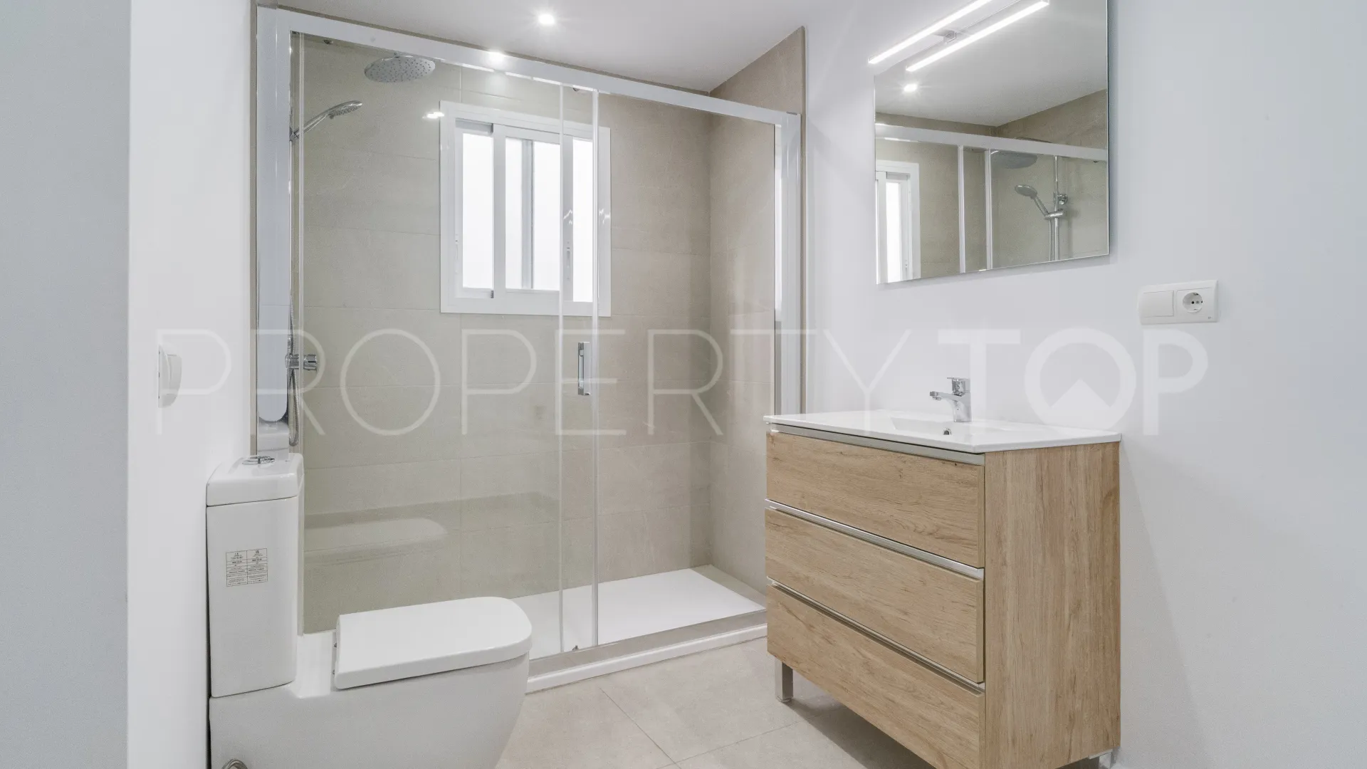 For sale town house in Coin Centro