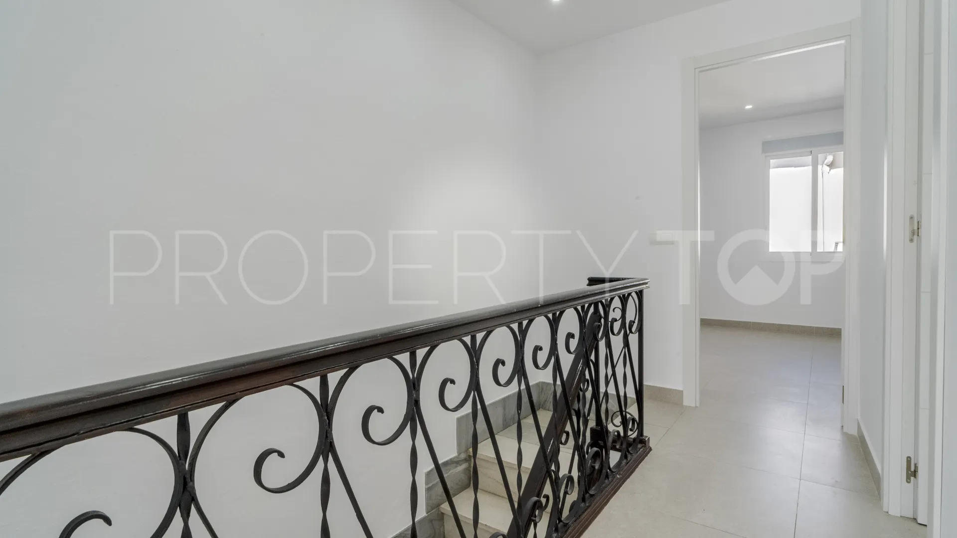 For sale town house in Coin Centro