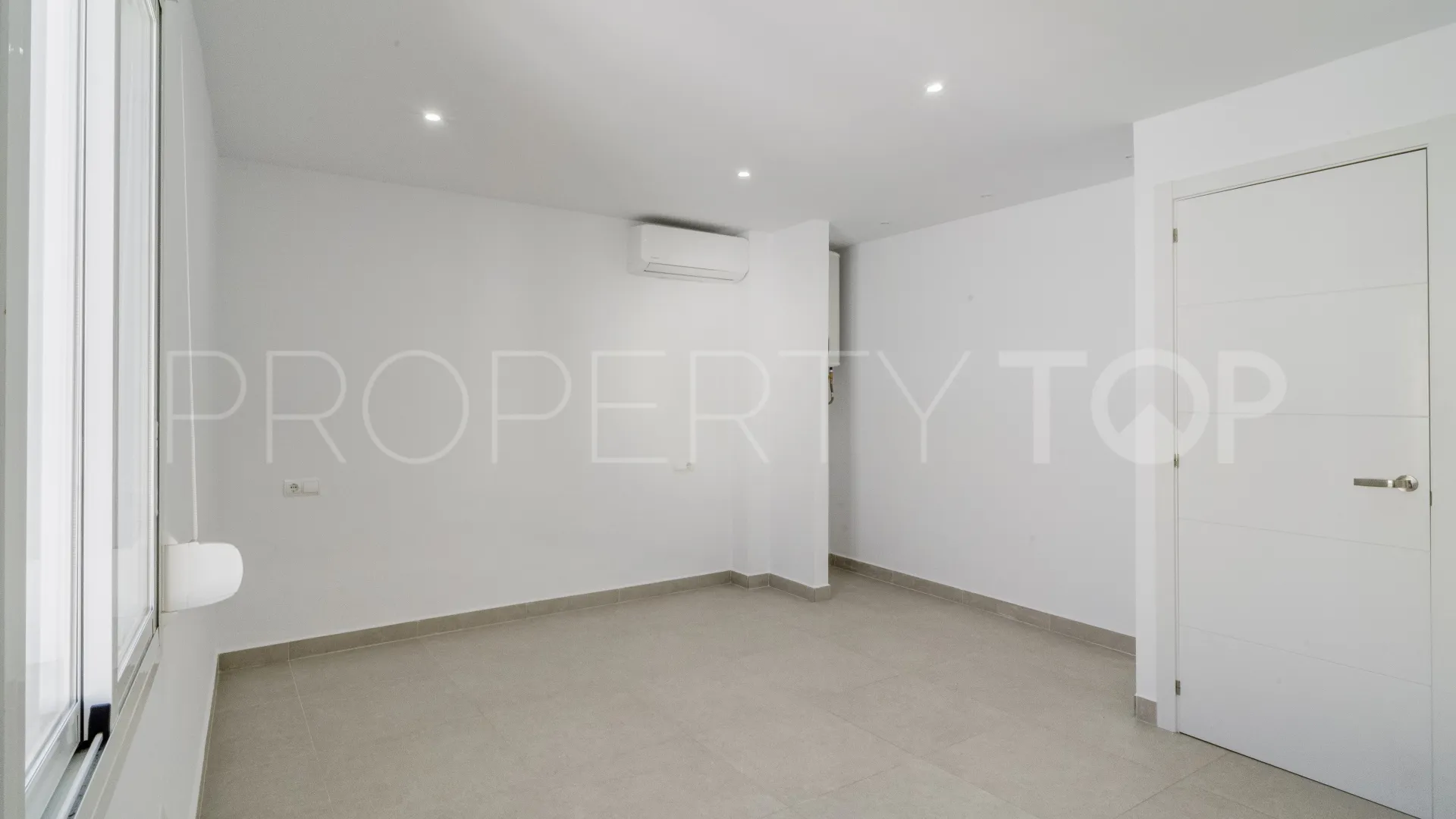 For sale town house in Coin Centro