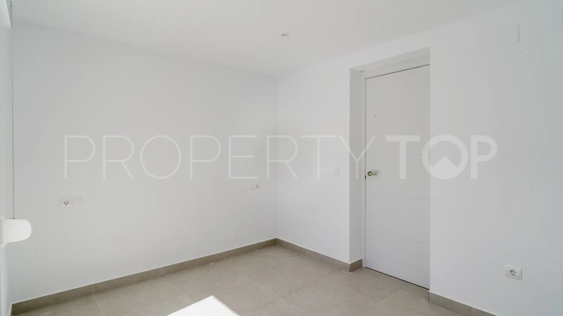 For sale town house in Coin Centro