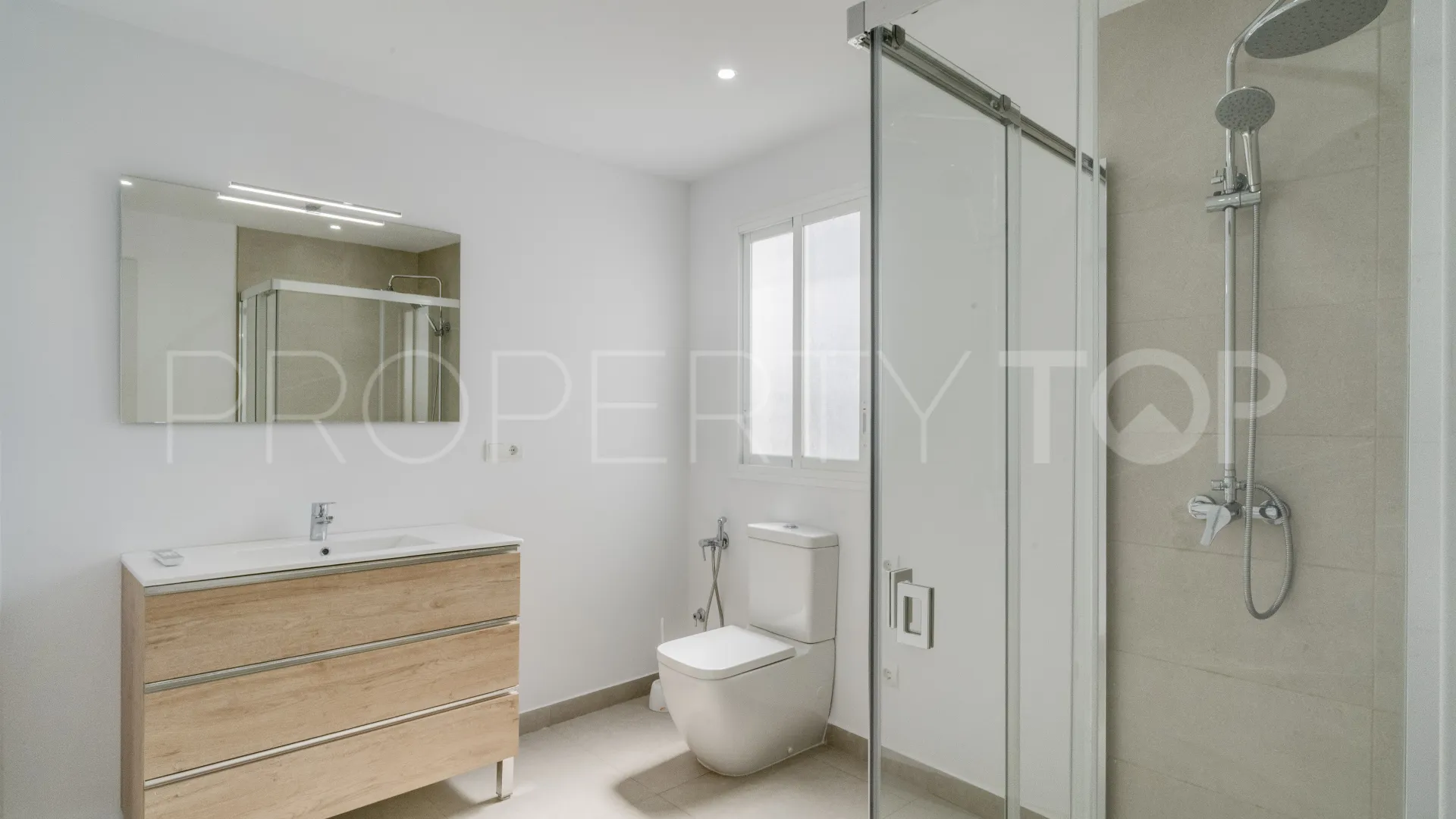 For sale town house in Coin Centro