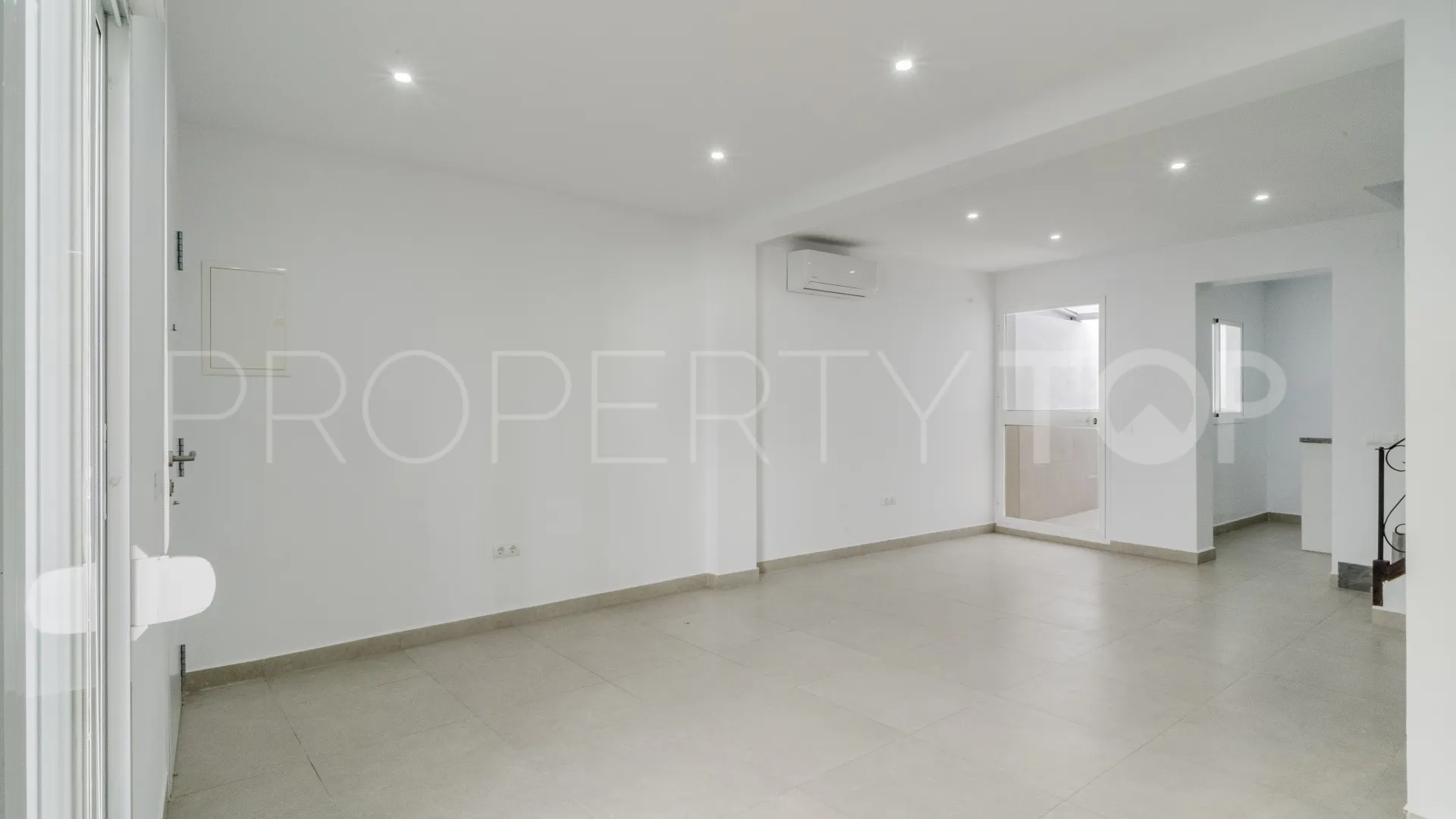 For sale town house in Coin Centro