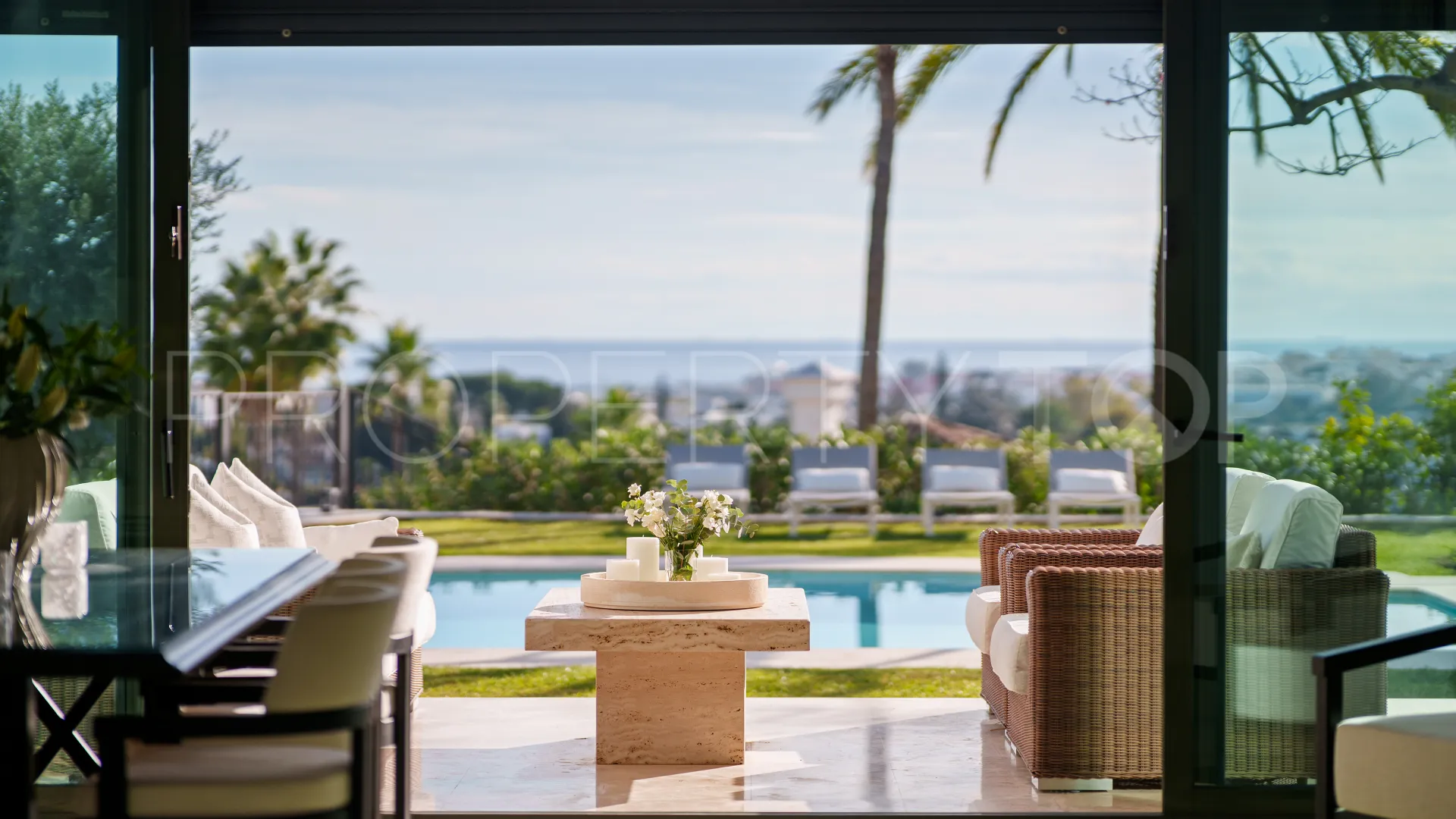 Se vende villa en Haza del Conde con 4 dormitorios