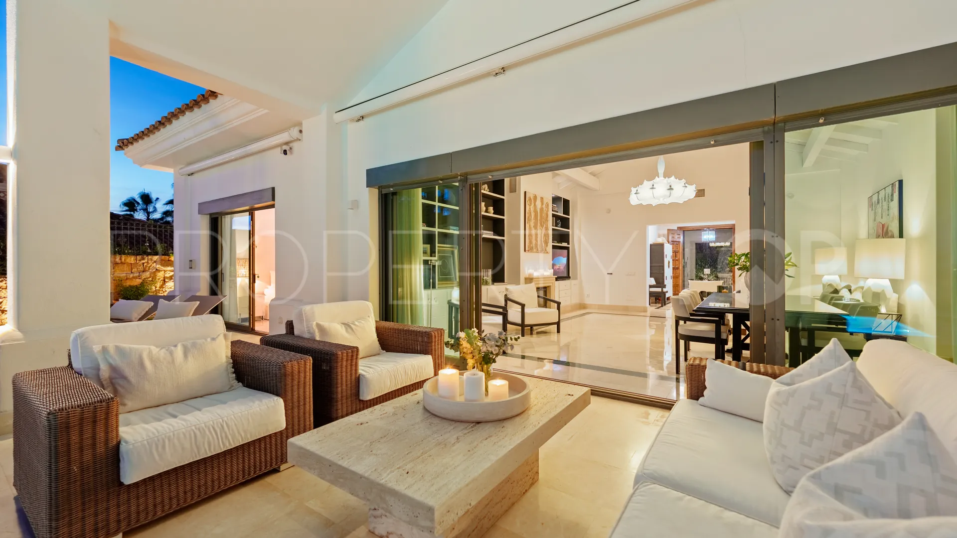 Se vende villa en Haza del Conde con 4 dormitorios