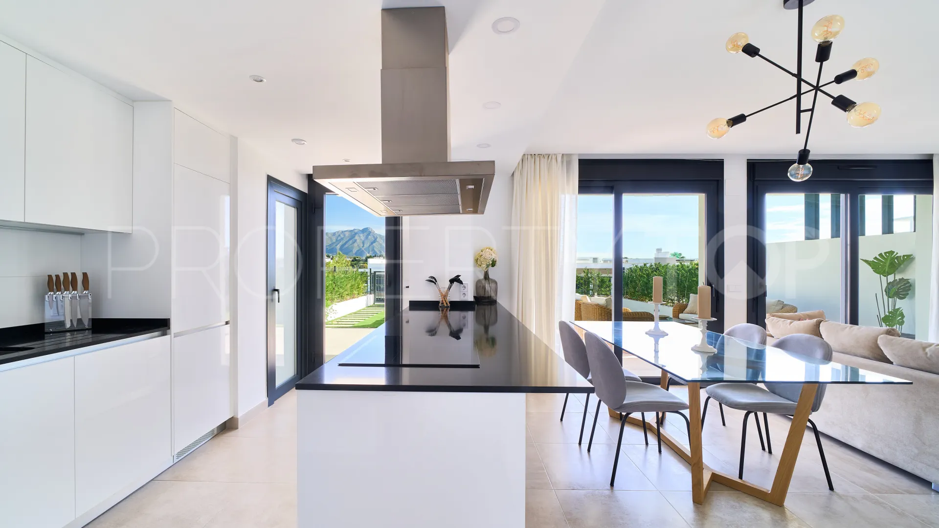 Ground floor apartment for sale in Atalaya with 2 bedrooms