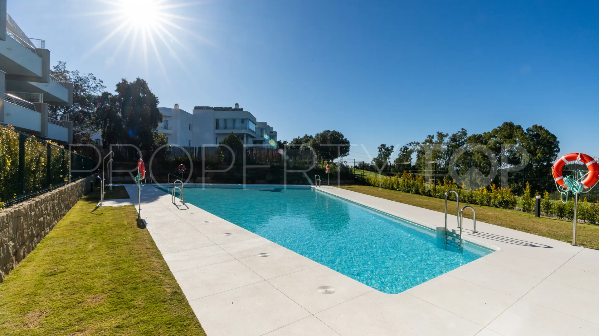Estepona Golf, atico duplex de 2 dormitorios en venta