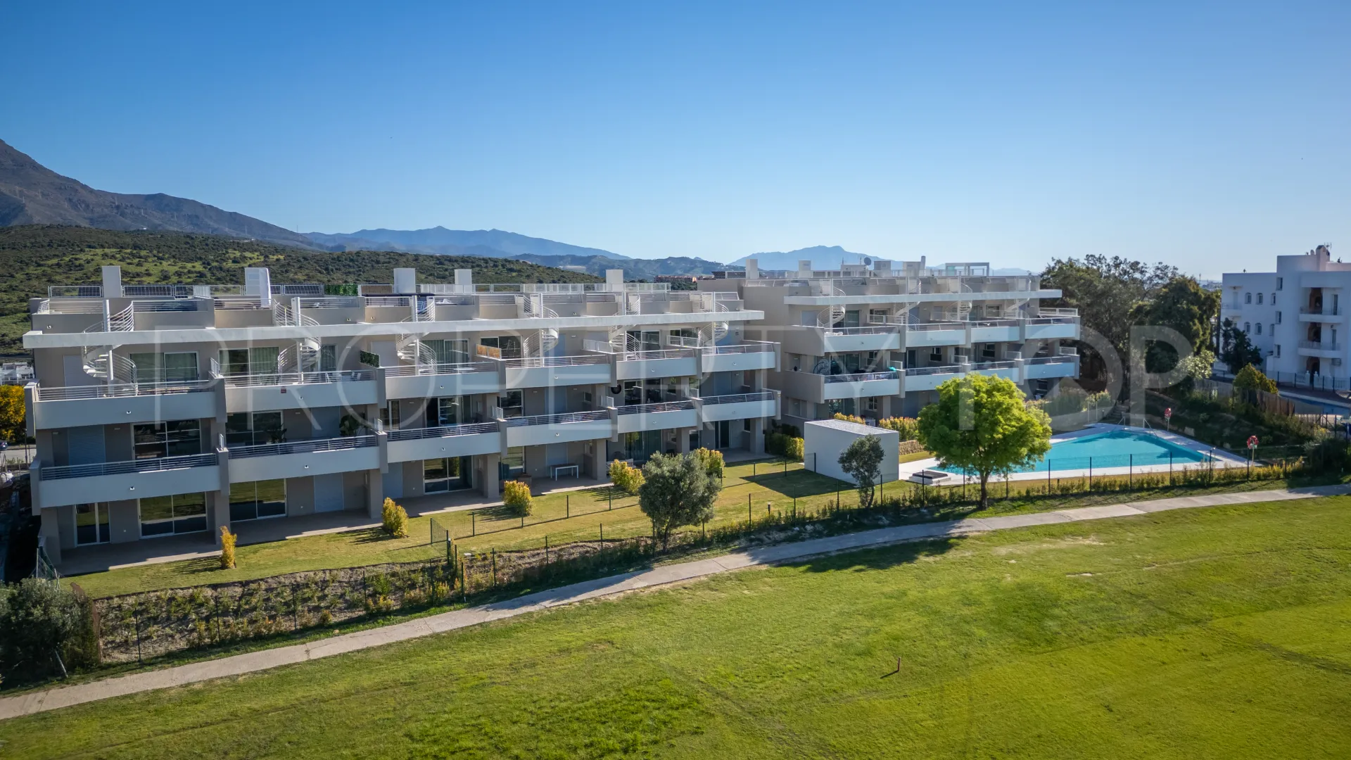 Estepona Golf, atico duplex de 2 dormitorios en venta