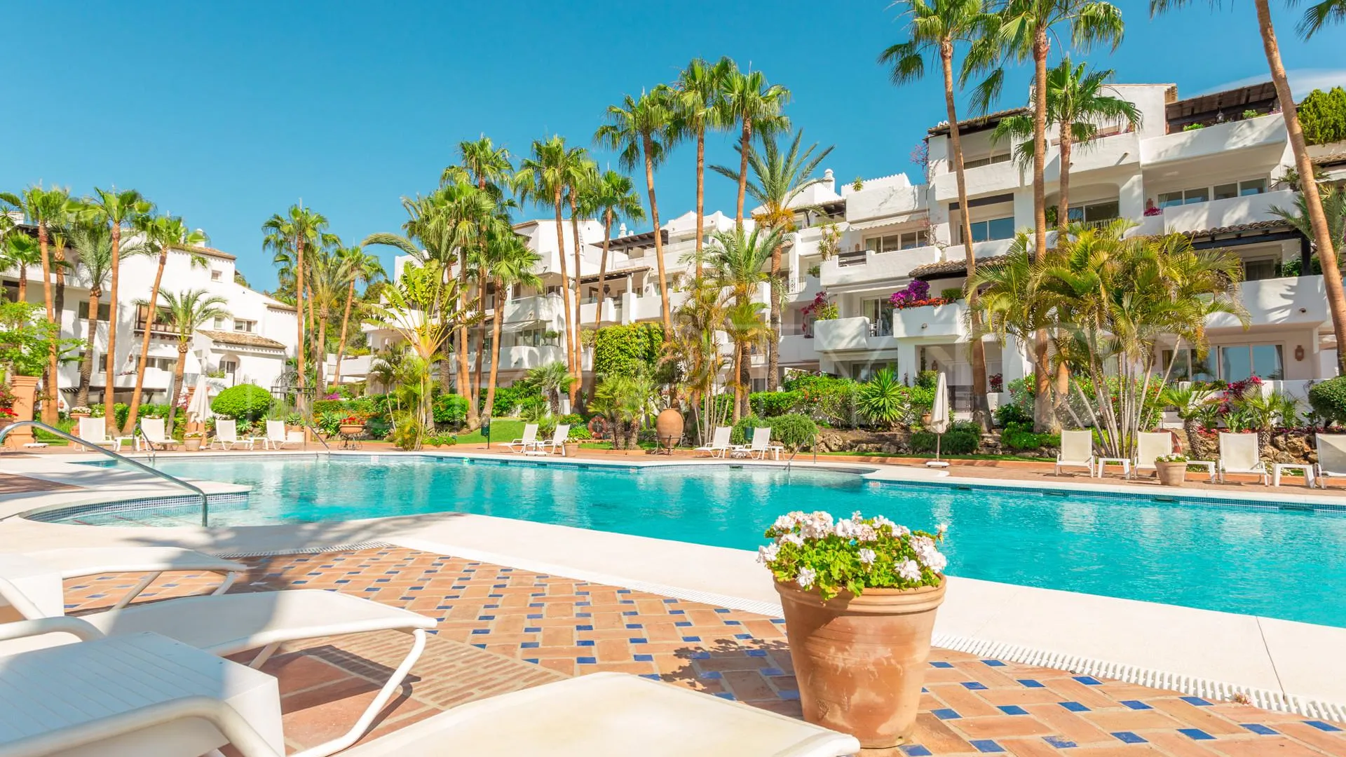 Duplex penthouse for sale in Marina Puente Romano