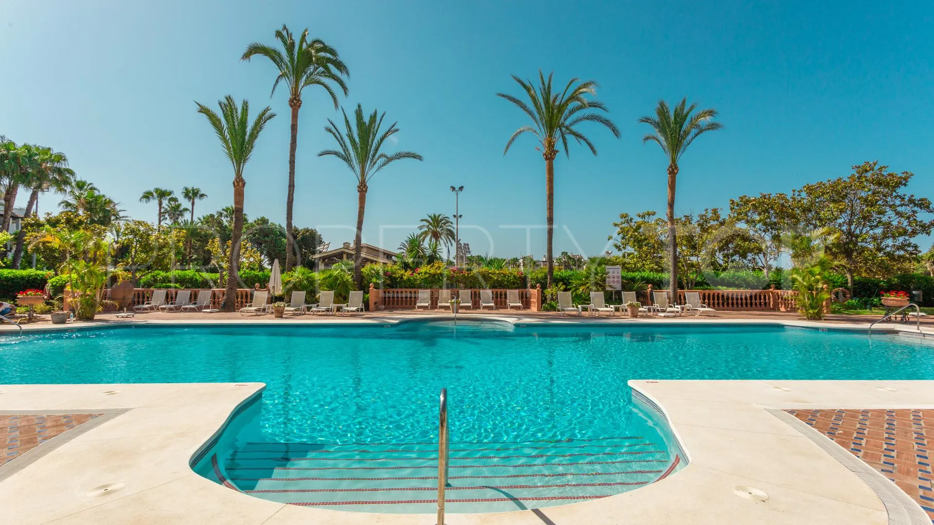 Duplex penthouse for sale in Marina Puente Romano