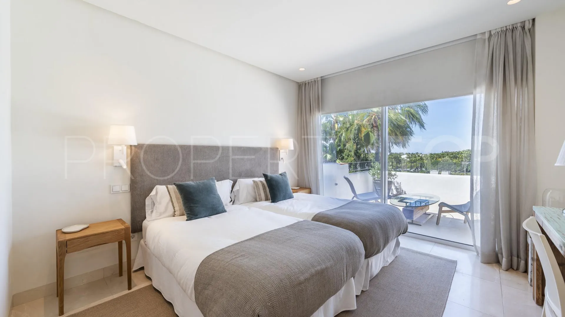 Duplex penthouse for sale in Marina Puente Romano