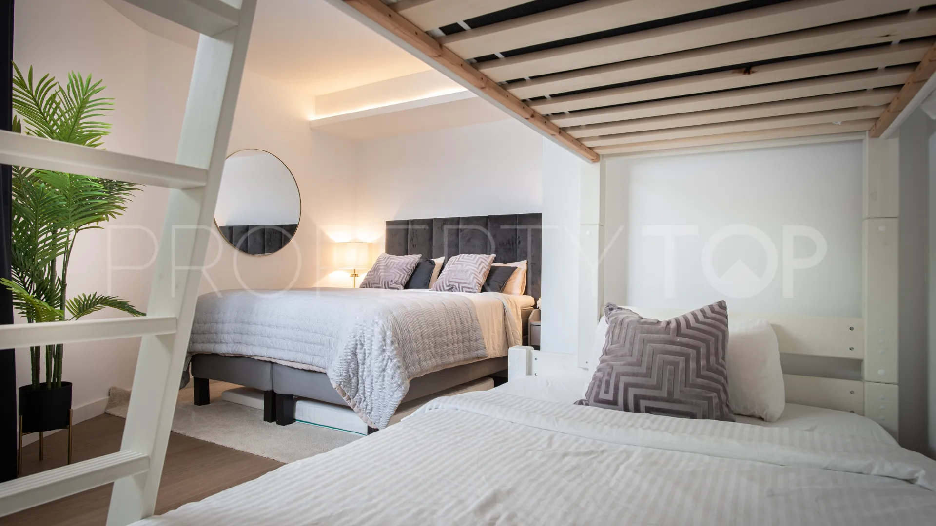 Comprar villa en La Quinta