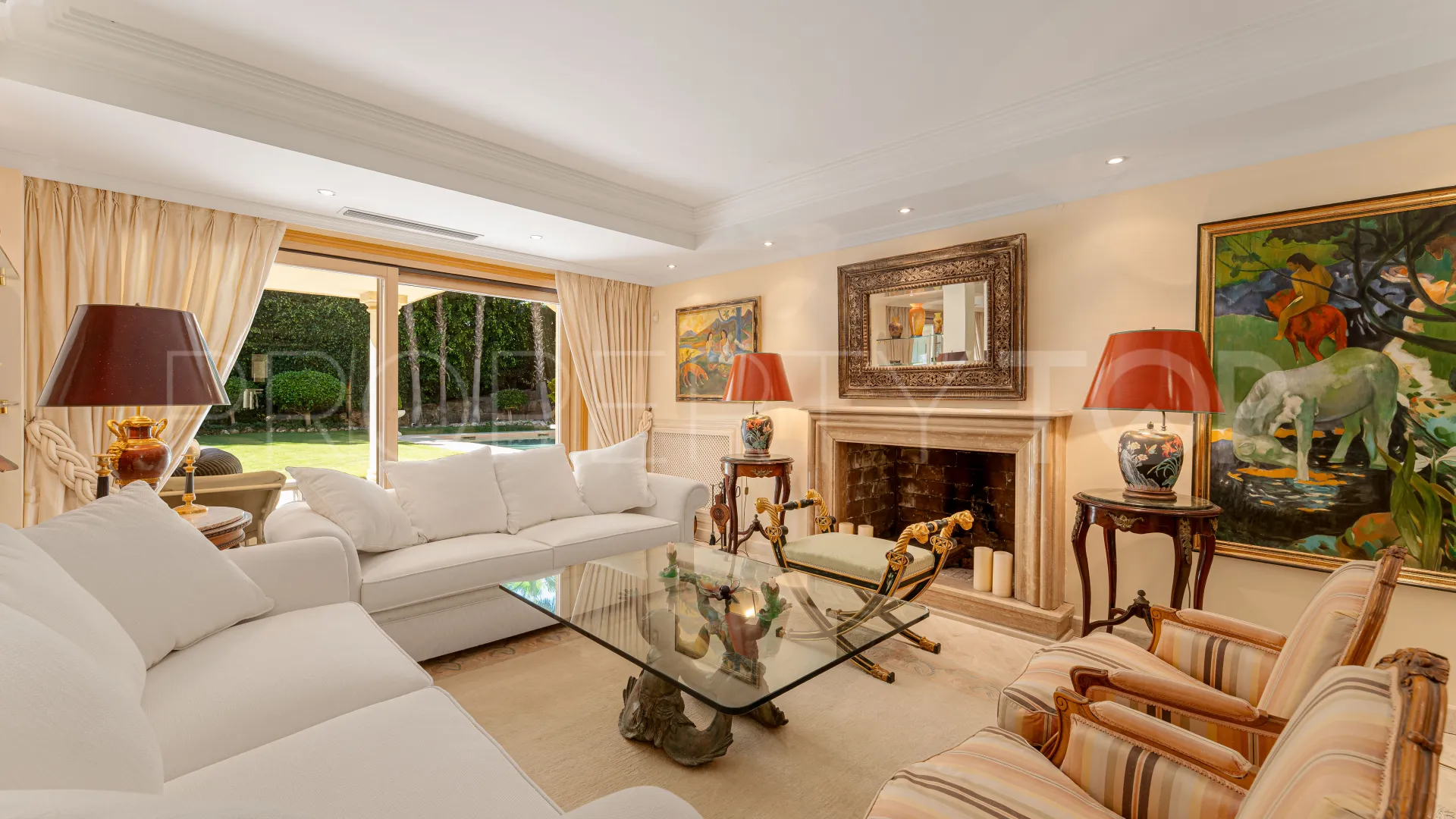 For sale villa in Nueva Andalucia