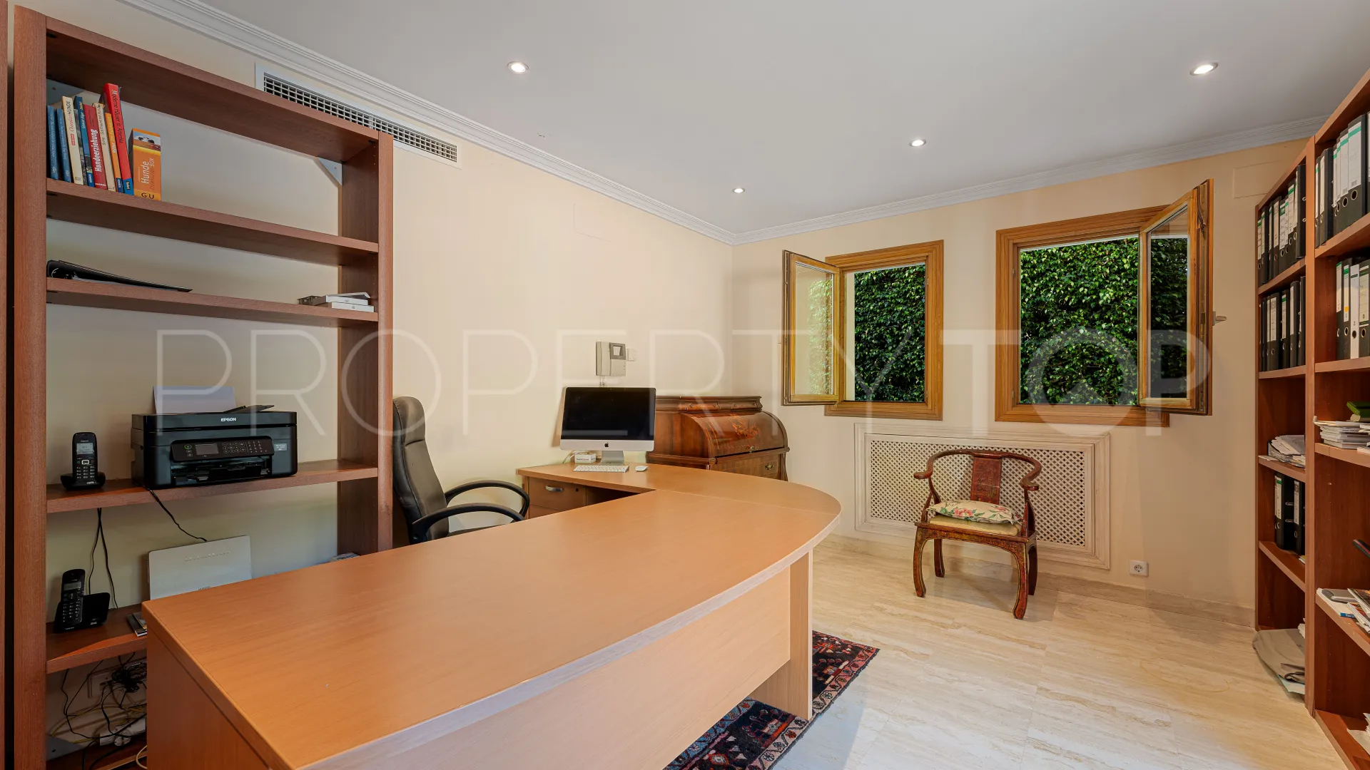 For sale villa in Nueva Andalucia
