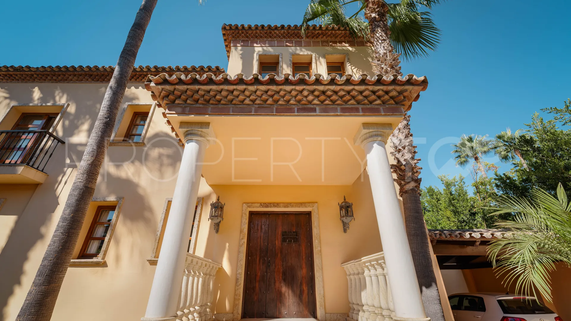 For sale villa in Nueva Andalucia
