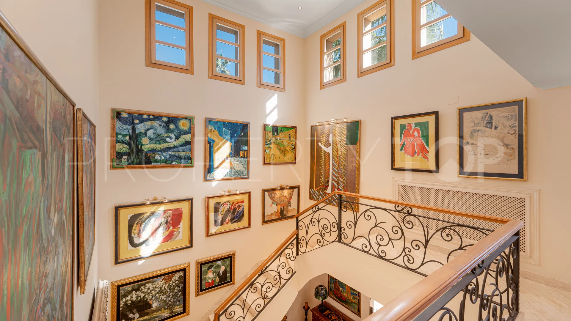For sale villa in Nueva Andalucia