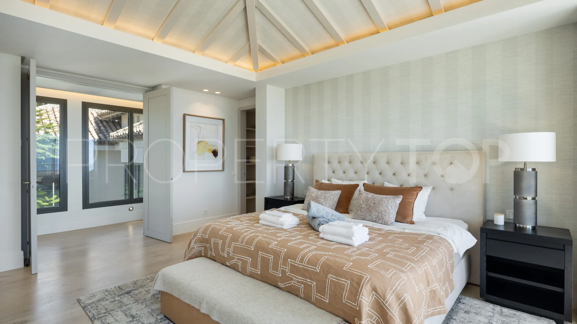 Villa with 7 bedrooms for sale in Monte Halcones