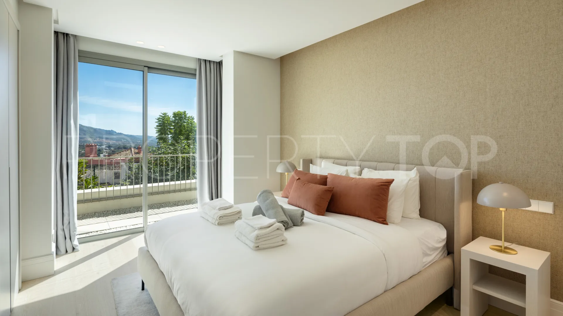 Villa with 7 bedrooms for sale in Monte Halcones