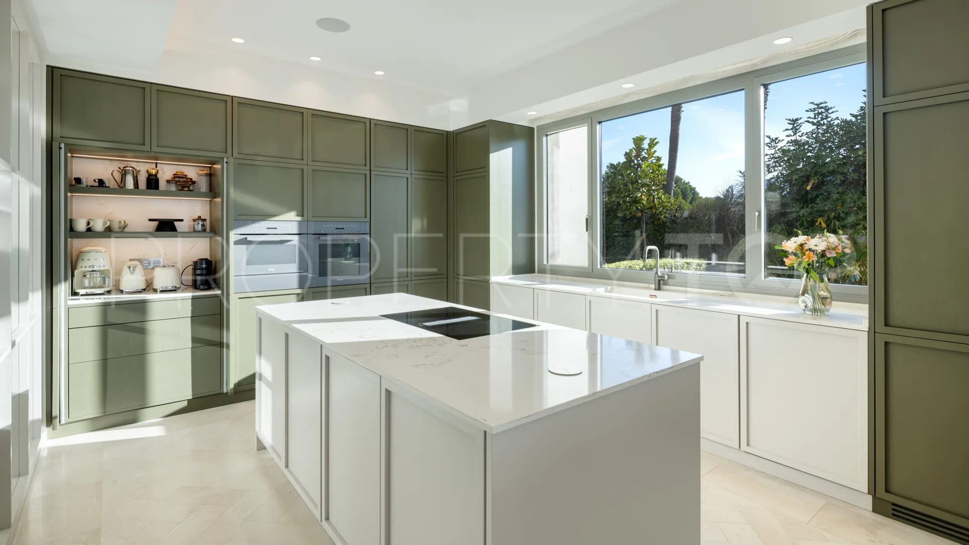 Villa with 7 bedrooms for sale in Monte Halcones
