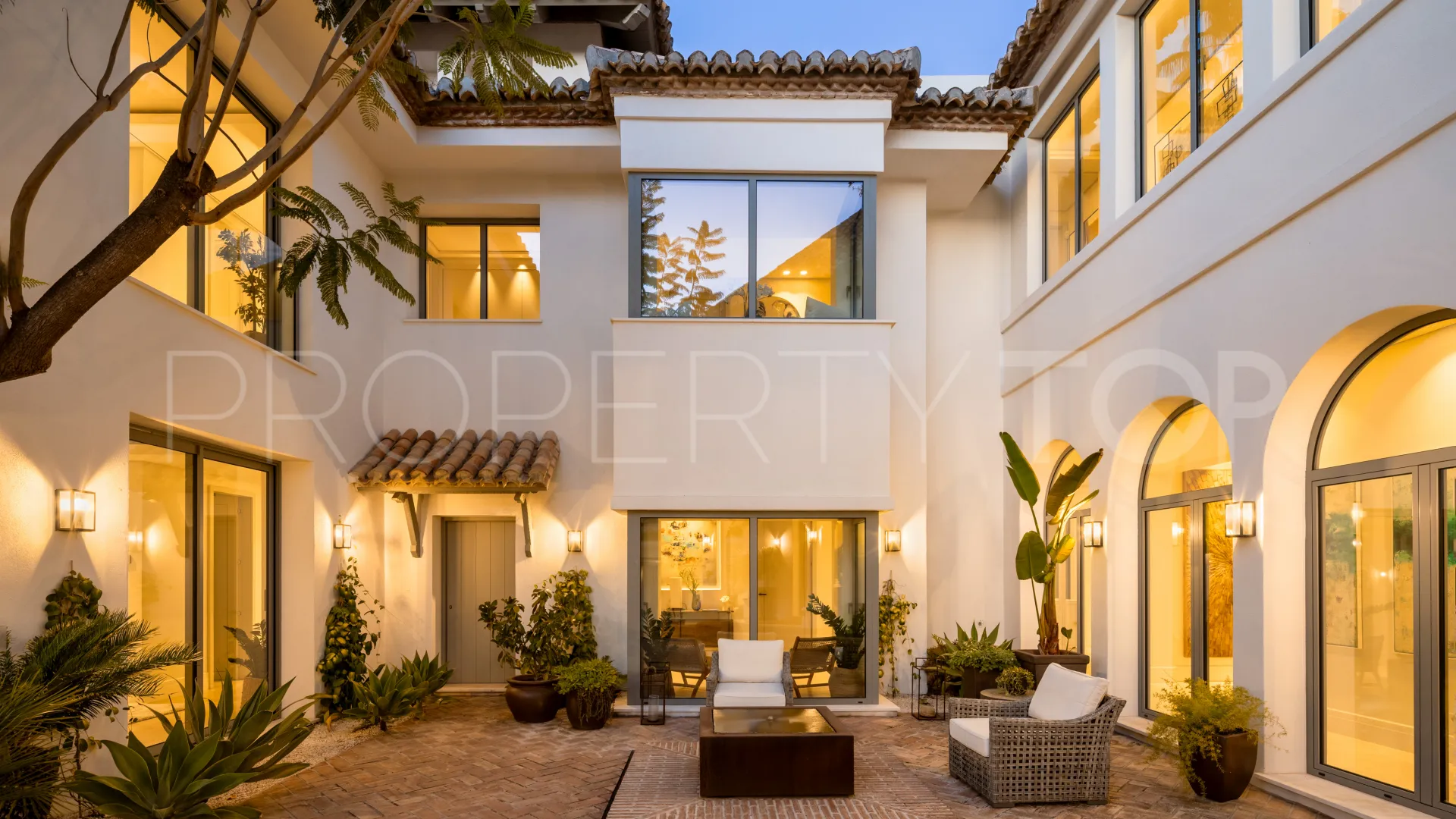 Villa with 7 bedrooms for sale in Monte Halcones