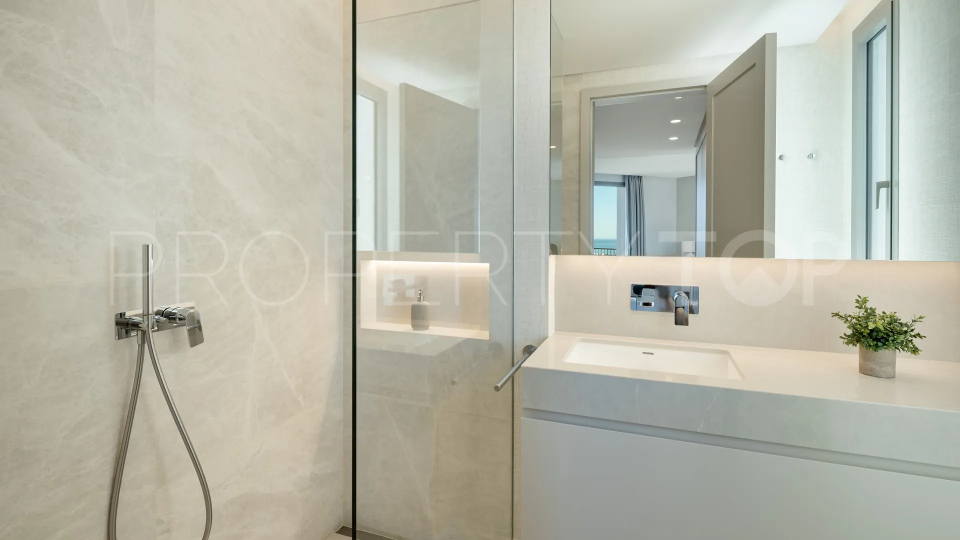 Villa with 7 bedrooms for sale in Monte Halcones