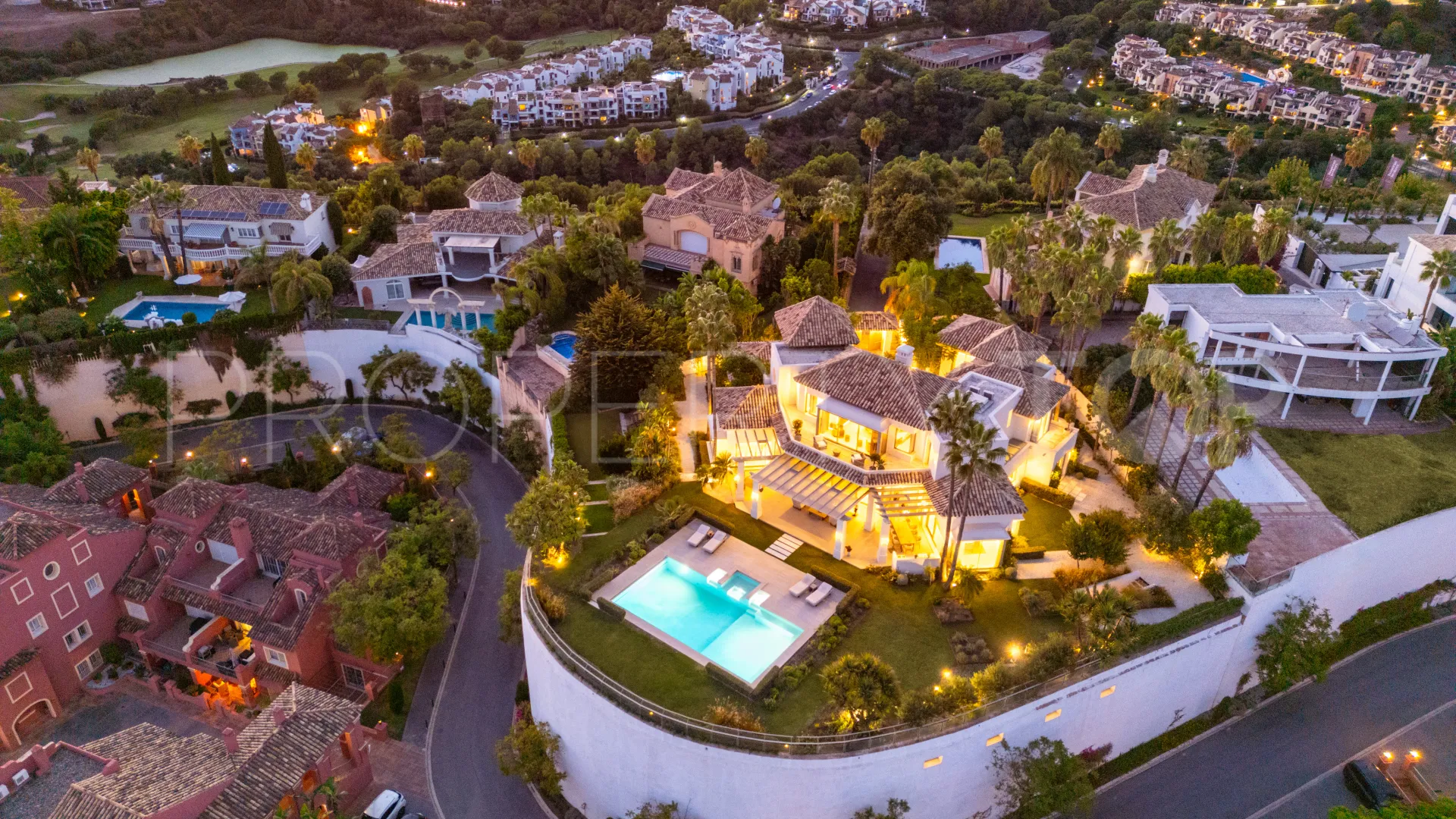 Villa with 7 bedrooms for sale in Monte Halcones