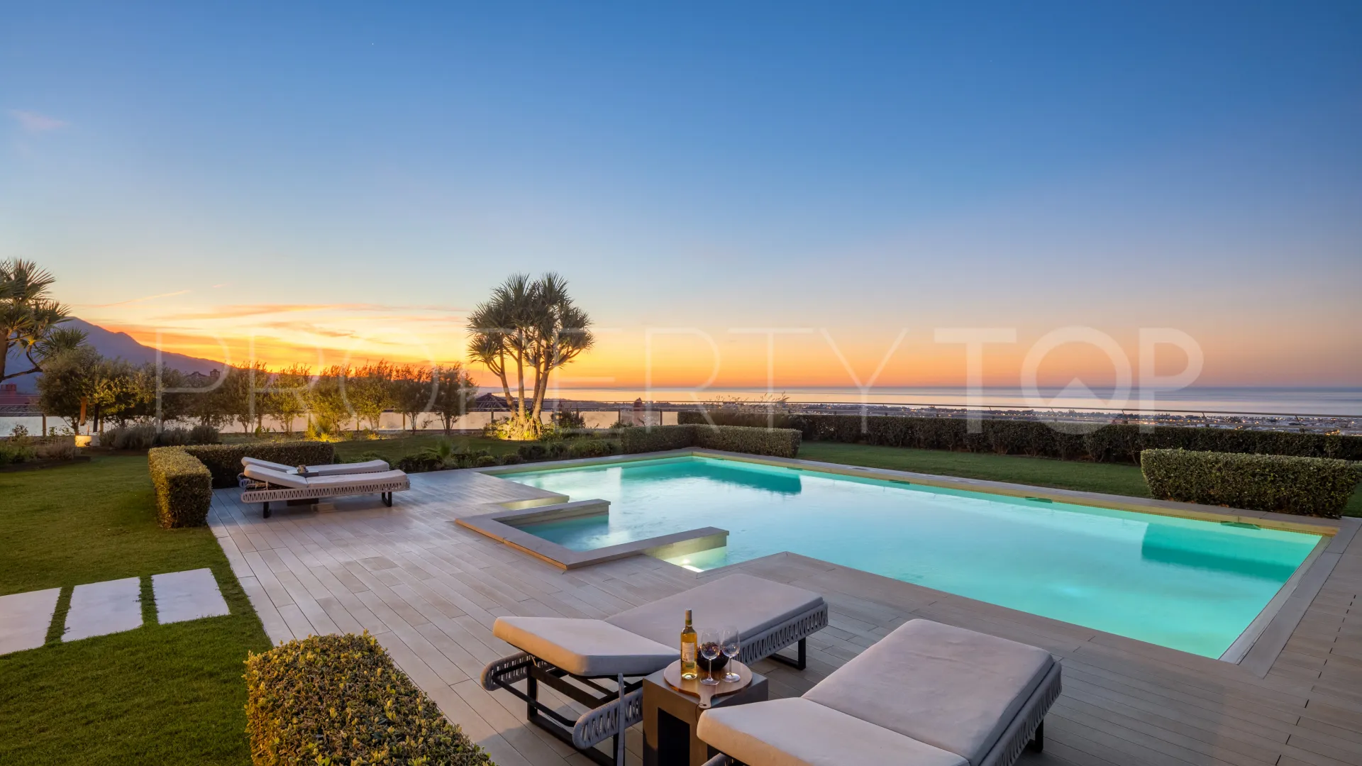 Villa with 7 bedrooms for sale in Monte Halcones