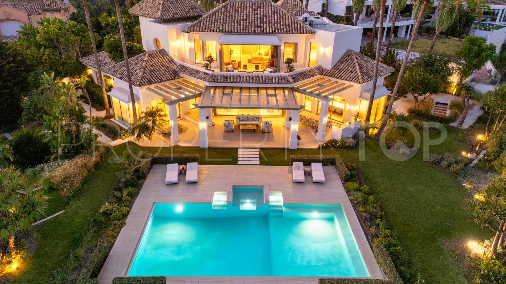 Villa with 7 bedrooms for sale in Monte Halcones