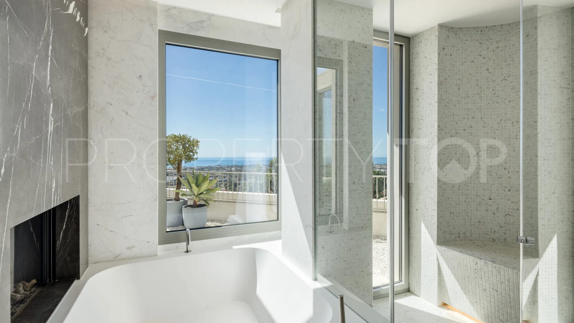 Villa with 7 bedrooms for sale in Monte Halcones