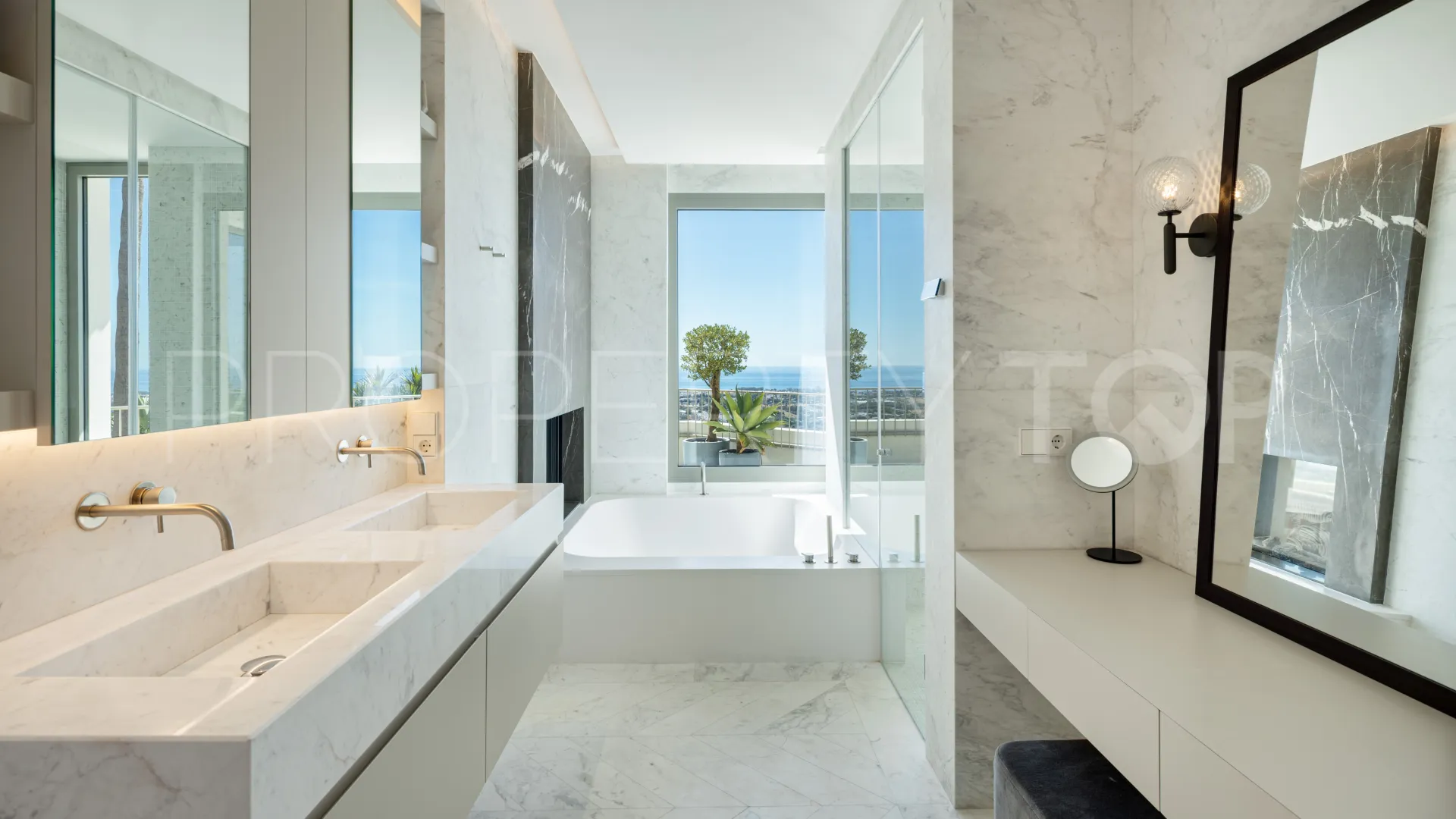 Villa with 7 bedrooms for sale in Monte Halcones
