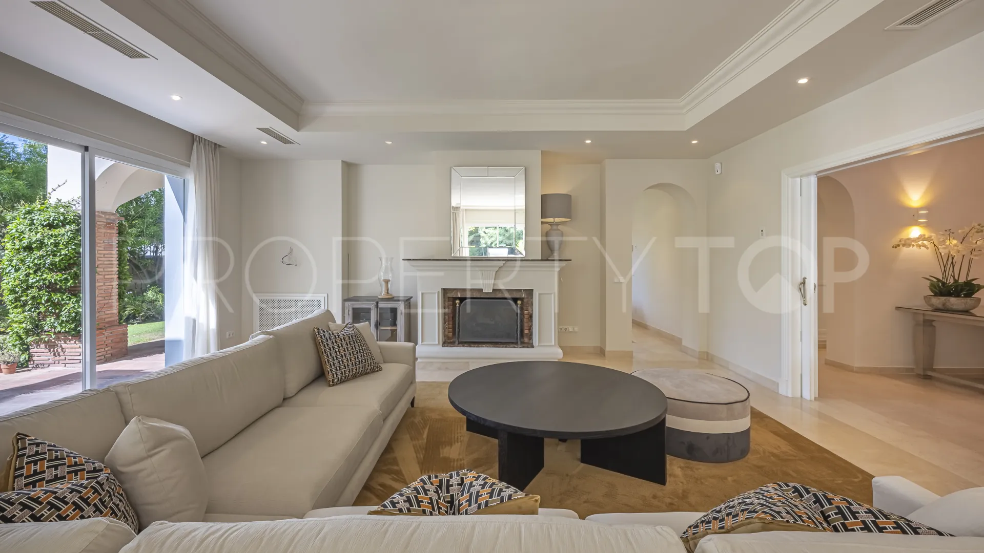 Buy villa in El Herrojo