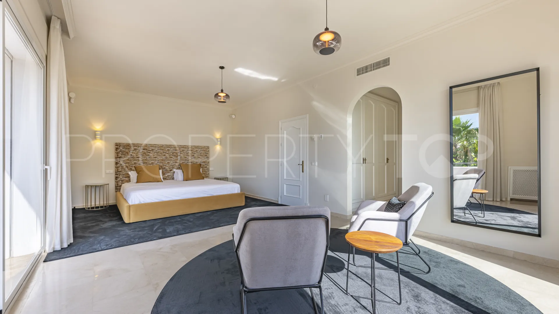 Buy villa in El Herrojo