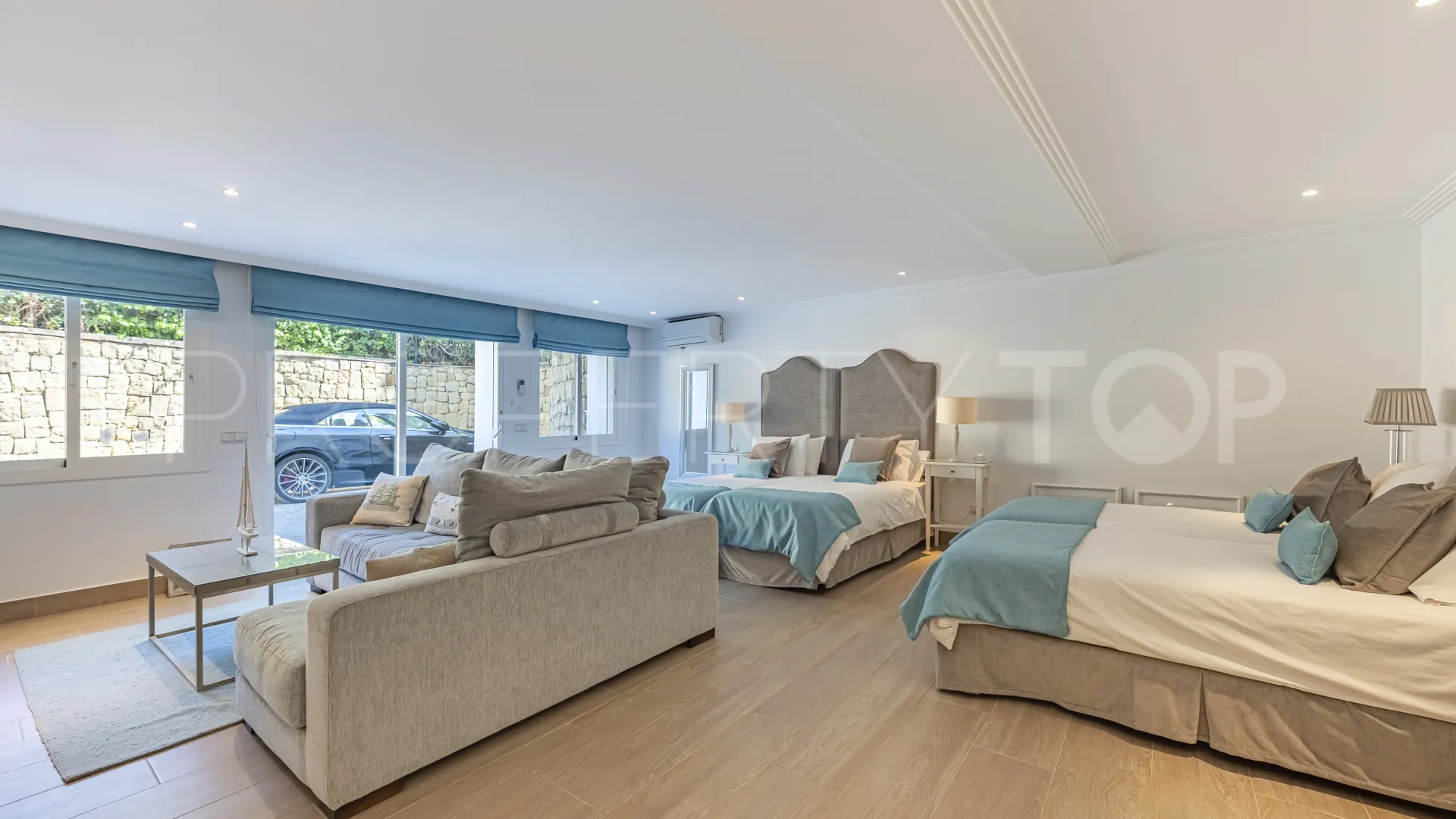 Buy villa in El Herrojo