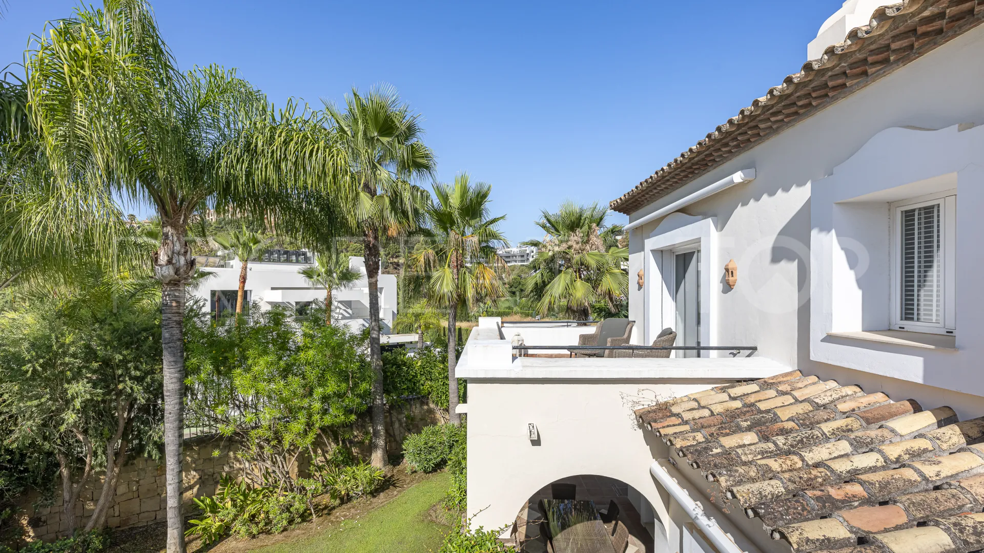 Buy villa in El Herrojo