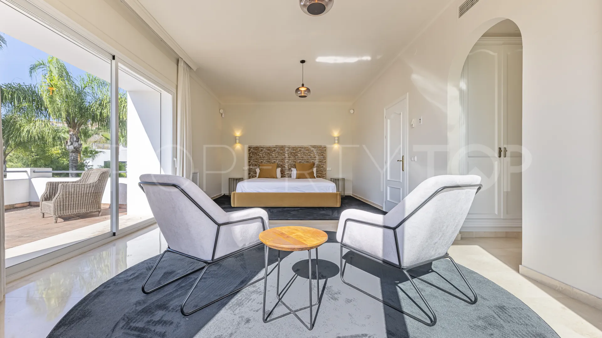 Buy villa in El Herrojo